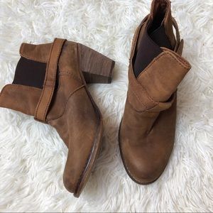 Boutique Bootie • Brown • Size 6.5